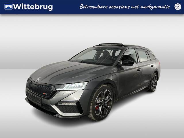 Skoda OCTAVIA Combi 1.4 TSI RS iV PHEV Business / AUTOMAAT/ 245 PK/ PANO/ TREKHAAK/ CAMERA/ PARK. SENSOREN/ HEAD UP/ CRYSTAL LIGHT./ STOELVERWARM. V & A/ DODE HOEK/ DCC/ ADAPT. CRUISE/ TRAVEL ASSIST/ SMARTLINK/ NAVI/ CLIMA/ 19" LMV