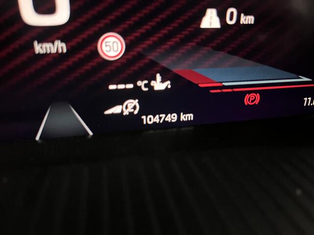 Skoda OCTAVIA Combi 1.4 TSI RS iV PHEV Business / AUTOMAAT/ 245 PK/ PANO/ TREKHAAK/ CAMERA/ PARK. SENSOREN/ HEAD UP/ CRYSTAL LIGHT./ STOELVERWARM. V & A/ DODE HOEK/ DCC/ ADAPT. CRUISE/ TRAVEL ASSIST/ SMARTLINK/ NAVI/ CLIMA/ 19" LMV