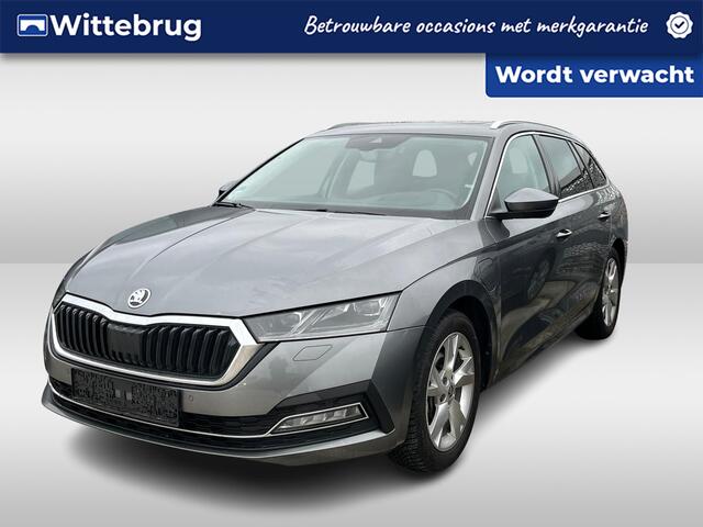 Skoda OCTAVIA Combi 1.4 TSI iV PHEV Style / Panorama dak / Leer / Geheugen stoel / Led matrix / 19'' LMV