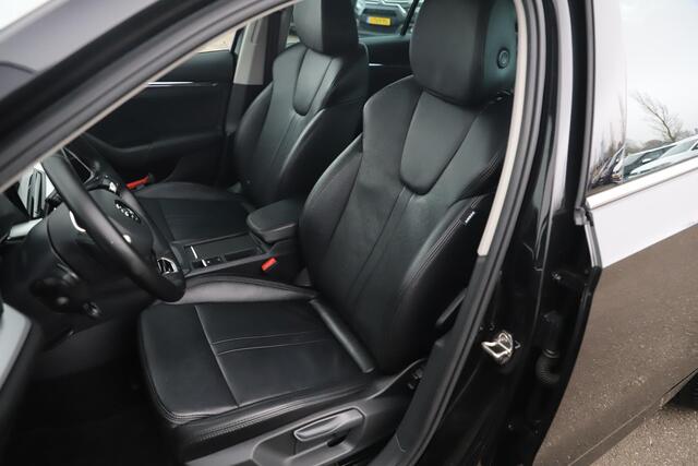 Skoda OCTAVIA Combi 1.0 TSI Business Edition Plus Leder Trekhaak Virtual Cockpit Navigatie Carplay Android Climate Control Adaptive Cruise Achteruitrijcamera Stoelverwarming