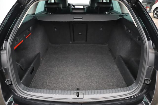 Skoda OCTAVIA Combi 1.0 TSI Business Edition Plus Leder Trekhaak Virtual Cockpit Navigatie Carplay Android Climate Control Adaptive Cruise Achteruitrijcamera Stoelverwarming