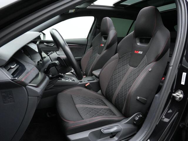 Skoda OCTAVIA Combi 2.0 TSI RS 245 pk DSG | Panoramadak | Head-up display | Matrix LED | Stuur-/stoelverwarming