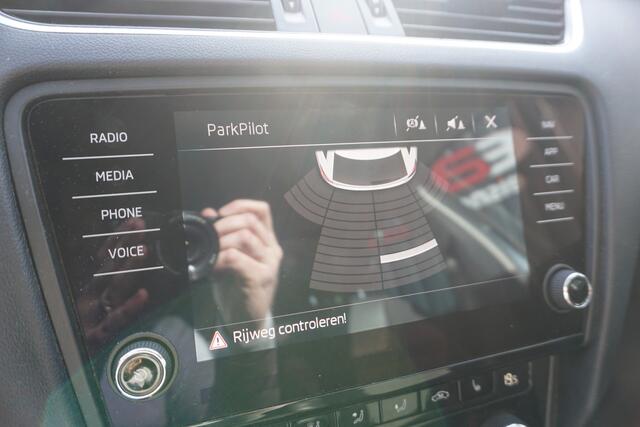 Skoda OCTAVIA Combi 1.0 TSI Greentech Ambition | TREKHAAK | STOELVERW. | HALF LEDER |