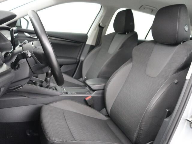 Skoda OCTAVIA 1.0 TSI Business Edition | Trekhaak | Carplay | Navigatie | Full LED | Parkeerhulp | Climate control | Digital Cockpit | Bluetooth