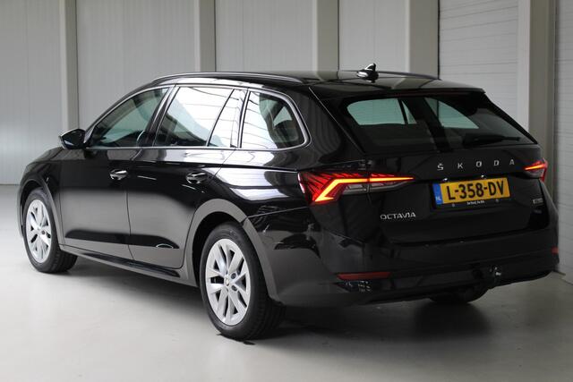 Skoda OCTAVIA Combi 1.0 e-TSI Business Edition Navigatie | Trekhaak | El. achterklep | Cruise Control | Camera