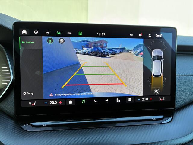 Skoda OCTAVIA Combi 1.5 TSI MHEV Sportline Business / Fabrieksgarantie t/m 12-2028 / Adaptieve Cruise Control / Navigatie / Apple Carplay/Android Auto / Achteruitrijcamera / Stoelverwarming / Sportstoelen / Elektrische achterklep /