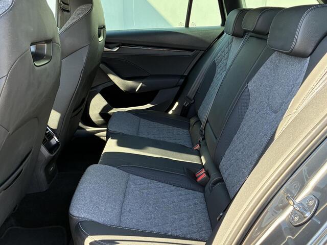 Skoda OCTAVIA Combi 1.5 TSI MHEV Sportline Business / Fabrieksgarantie t/m 12-2028 / Adaptieve Cruise Control / Navigatie / Apple Carplay/Android Auto / Achteruitrijcamera / Stoelverwarming / Sportstoelen / Elektrische achterklep /