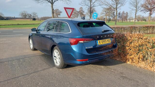 Skoda OCTAVIA Combi 1.0 TSI Business Edition CLIMA/NAVI/LED BJ 2021