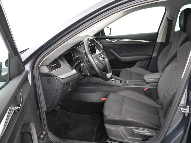 Skoda OCTAVIA 1.4 TSI iV PHEV Business Edition Plus | Stoelverwarming | Trekhaak | Camera | Adaptive cruise | Carplay | Sfeerverlichting | Navigatie | Side Assist | Stuurverwarming | Plug In