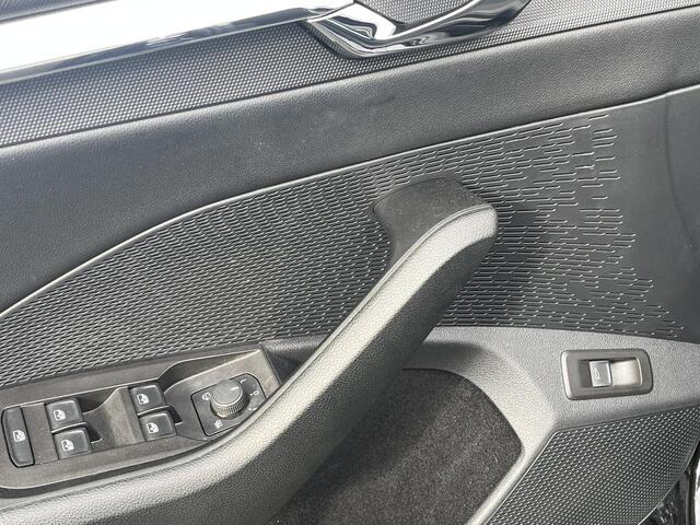 Skoda OCTAVIA Combi 1.0 e-TSi DSG Business Edition | CAMERA | STUUR-STOELVERW. | EL. ACHTERKLEP |