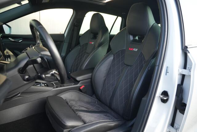 Skoda OCTAVIA Combi 2.0 TSI 245 pk RS Matrix-Led/ Pano-Dak/ Kuipstoelen/ Adapt.Cruise/ Adapt. Onderstel/ Carplay/ Keyless/ Camera/ 19''LMV