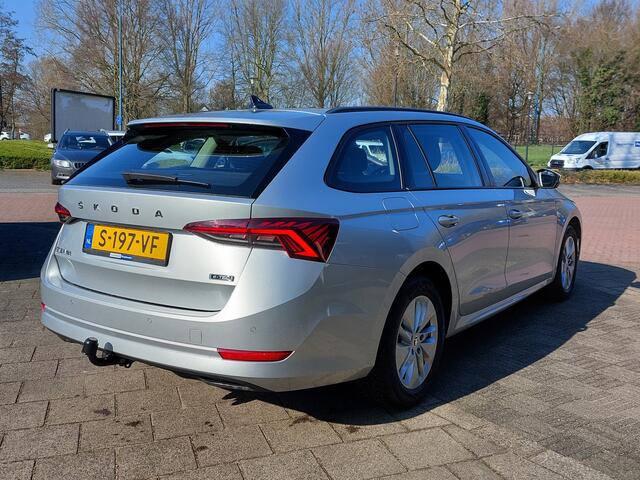 Skoda OCTAVIA Combi 1.5 e-TSI 150pk Automaat Business Edition | Navi | Apple Carplay+Android Auto | Clima | Cruise | Led Koplampen | Keyless Entry | Pdc V+A | Rijstrook+Licht+Regensensor | Trekhaak | 16''lm