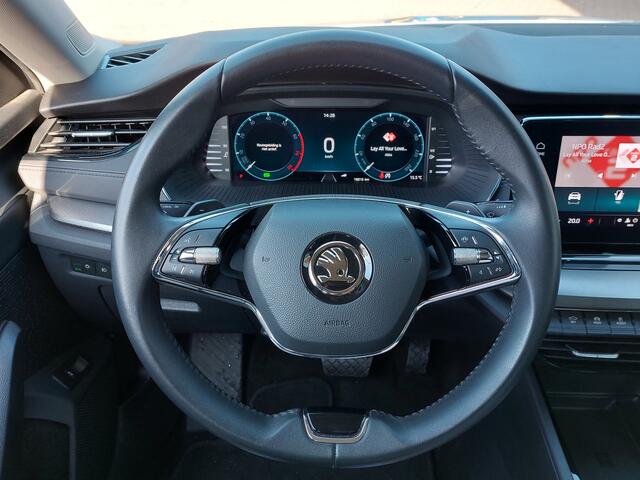 Skoda OCTAVIA Combi 1.5 e-TSI 150pk Automaat Business Edition | Navi | Apple Carplay+Android Auto | Clima | Cruise | Led Koplampen | Keyless Entry | Pdc V+A | Rijstrook+Licht+Regensensor | Trekhaak | 16''lm