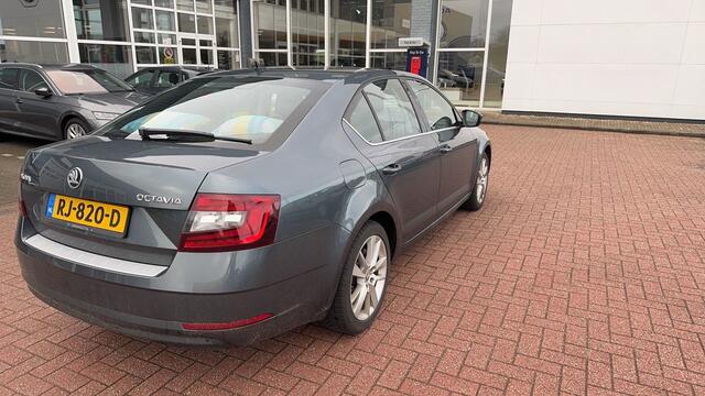 Skoda OCTAVIA 1.4 TSI 150pk Greentech Style Business DSG / Navigatie / Stoelverwarming / Xenon