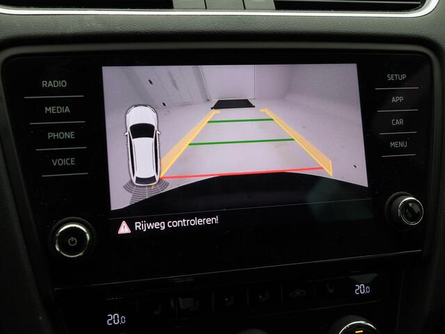 Skoda OCTAVIA Combi 1.0 TSi 115 Pk Business Edition Plus | Camera | Stoel verwarming | Full LED | Navigatie | Cruise Control | Climatronic | 17 Inch | 142.689 Km !!