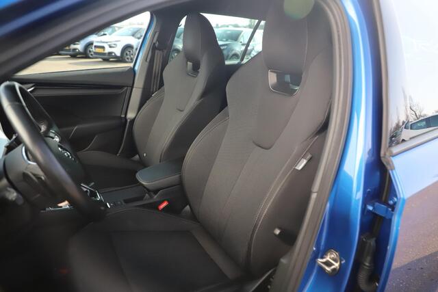 Skoda OCTAVIA Combi 1.0 e-TSI Sport Business 110PK Automaat Trekhaak Sportstoelen Navigatie Carplay Android Airco Cruise Control LED Rijstrooksensor Parkeersensor