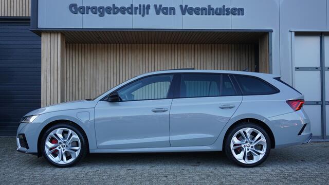 Skoda OCTAVIA Combi 1.4 TSI 245pk RS iV PHEV Business Pano.Dak *Black Optik* RS Seats LED 19inch LM Keyless *Steel Grey*