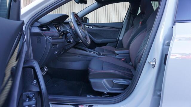 Skoda OCTAVIA Combi 1.4 TSI 245pk RS iV PHEV Business Pano.Dak *Black Optik* RS Seats LED 19inch LM Keyless *Steel Grey*