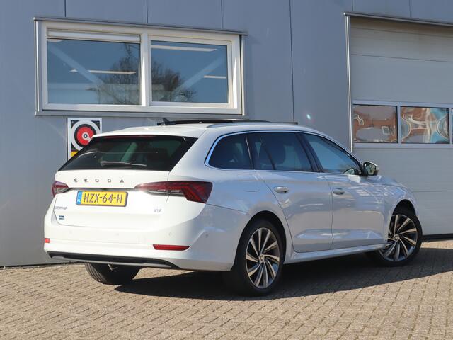 Skoda OCTAVIA Combi 1.4 TSI iV PHEV Business Edition / Pano / Matrix LED / 4x Stoelverwarming / Stuurverwarming