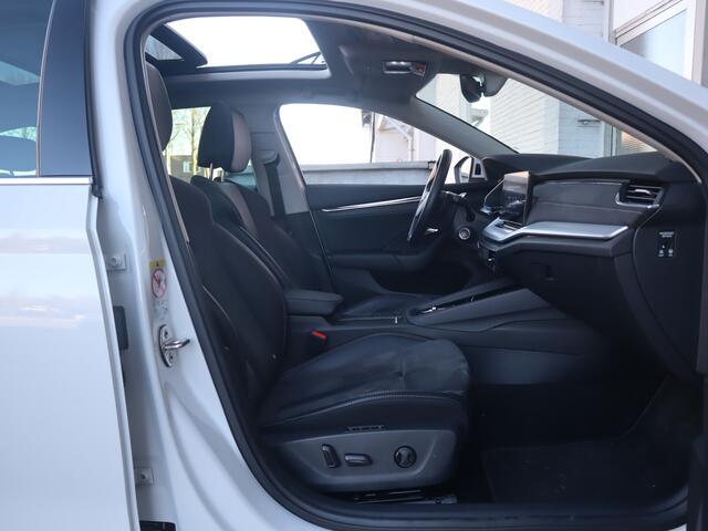 Skoda OCTAVIA Combi 1.4 TSI iV PHEV Business Edition / Pano / Matrix LED / 4x Stoelverwarming / Stuurverwarming