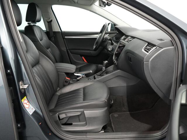 Skoda OCTAVIA Combi 1.5 TSI Greentech Business Edition Plus | Leer | Trekhaak | Canton | Winterpakket |