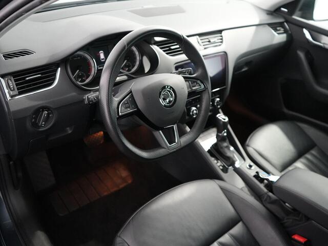 Skoda OCTAVIA Combi 1.5 TSI Greentech Business Edition Plus | Leer | Trekhaak | Canton | Winterpakket |