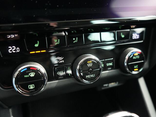 Skoda OCTAVIA Combi 1.5 TSI Greentech Business Edition Plus | Leer | Trekhaak | Canton | Winterpakket |