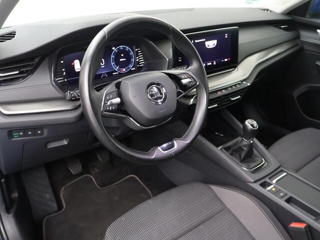 Skoda OCTAVIA Combi 1.0 TSI Ambition | 110 PK | Trekhaak wegklapbaar | LED verlichting | Navigatiesysteem |