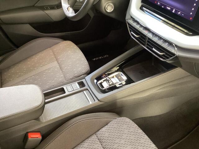 Skoda OCTAVIA Combi 1.4 TSI iV PHEV Business Edition Plus / Trekhaak / Head Up / Adaptief onderstel