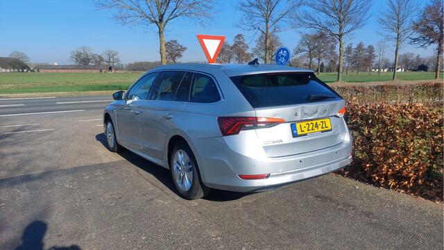 Skoda OCTAVIA Combi 1.0 TSI Business Edition CLIMA/NAVI/LED BJ 2021