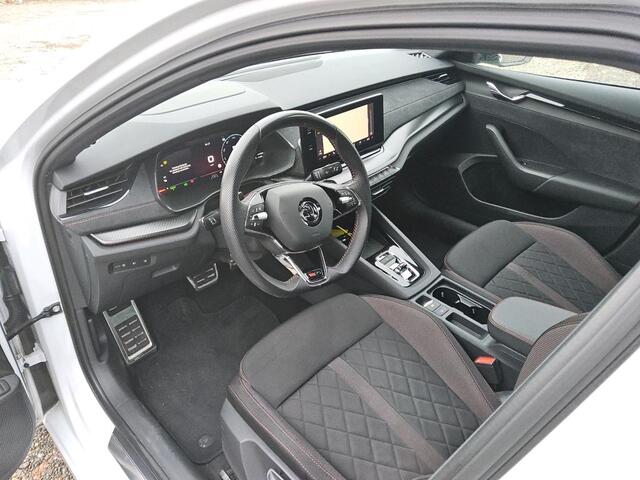 Skoda OCTAVIA 1.4 TSI RS iV 245pk PHEV Business / Trekhaak / Navigatie / Adaptive Cruise / Head Up