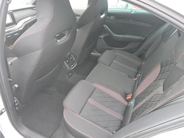 Skoda OCTAVIA 1.4 TSI RS iV 245pk PHEV Business / Trekhaak / Navigatie / Adaptive Cruise / Head Up