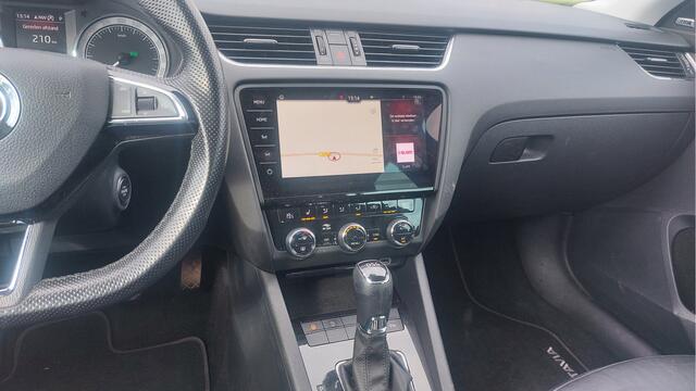 Skoda OCTAVIA Combi 1.0 TSI Greentech Style Business CLIMA/NAVI/DSG BJ 2018