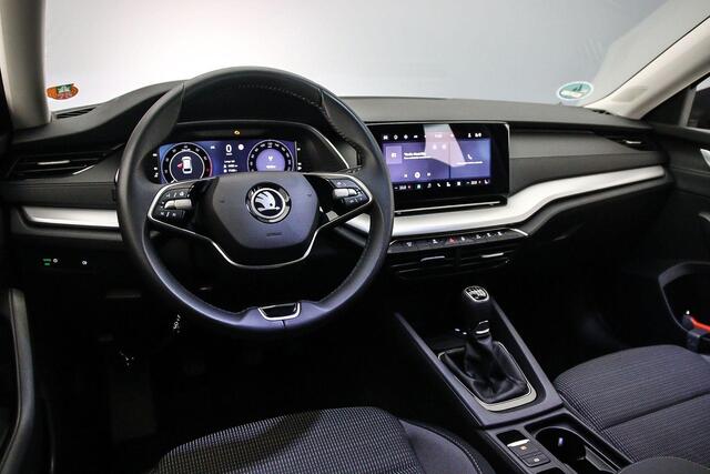 Skoda OCTAVIA Combi 1.5 TSI Edition 115pk Trekhaak, Cruise control, Voorstoelen verwarmd, Parkeersensoren, Stuurwiel verwarmd, Led verlichting, Airco, DAB