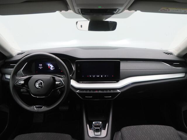 Skoda OCTAVIA Combi 1.0 e-TSi 110 Pk Business Edition Plus | Stoel/Stuur Verwarming | Adaptive Cruise | Climatronic | CarPlay | Navigatie | 17 Inch | 55.133 Km !!