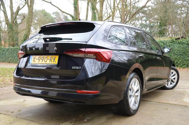 Skoda OCTAVIA Combi 1.0 e-TSI Business Edition Automaat/Navi/Pdc/Ecc/Stuurverwarming/Cruise control adaptief/Extra getint glas/Apple Carplay/Android Auto/Digitaal dashboard/17-Inch Lmv