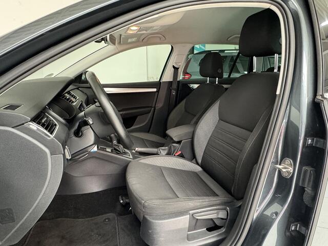 Skoda OCTAVIA Combi 1.5 TSI Greentech Sport Business | Navigatie | Parkeersensoren | Trekhaak | Stoelverwarming |