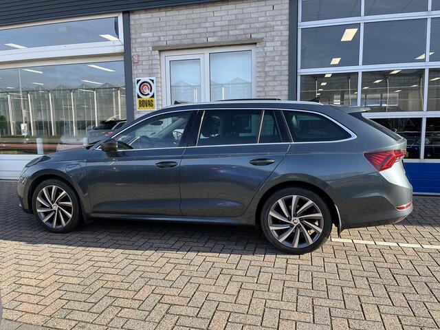 Skoda OCTAVIA Combi 1.4 TSI iV PHEV Style / AUTOMAAT/ PANO/ DCC/ DODEHOEK/ MEMORYSEAT/ PARK.SENSOR.V+A/ CAMERA/ STUUR+STOELVERWARM.V+A/ HEAD-UP/ KEYLESS/ ELEK.KLEP/ SMARTLINK/ ACC/ DAB/ CLIMA/ NAVI/ 18'' LMV