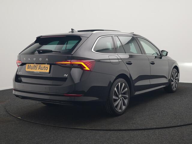 Skoda OCTAVIA Combi 1.4 TSI iV Business Edition Plus PHEV 204pk Dealer O.H. | Trekhaak Afn. | Panodak | Head Up | Adaptive Cruise | Sfeerverlichting | Sportstoelen Memory & Verwarmd | Keyless | Blis | Crystal LED | Navigatie | DAB | Plug In Hybrid |