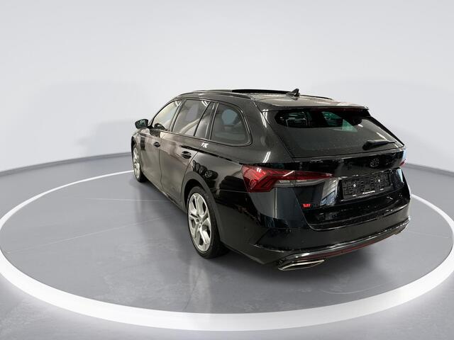 Skoda OCTAVIA Combi 1.4 TSI 245pk DSG RS iV PHEV Business · Panoramadak · CANTON Audio 3 Elek. Voorstoelen · Camera · Head-Up · Dodehoek Detectie · 19'' Inch ·