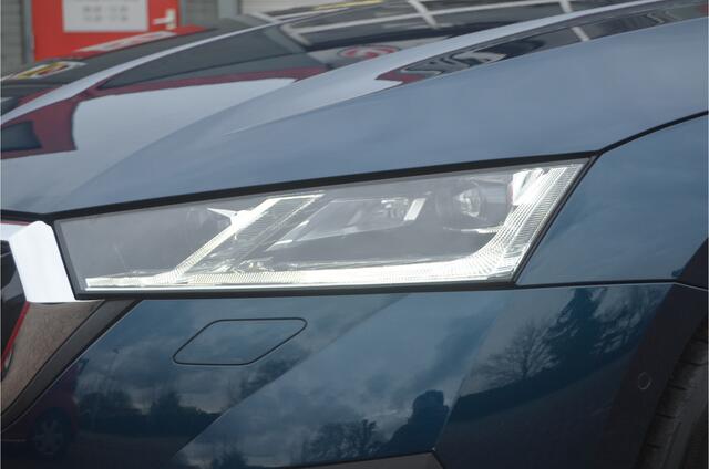 Skoda OCTAVIA Combi 1.4 TSI iV PHEV Business Edition Plus leder trekhaak 12 mnd. gar.