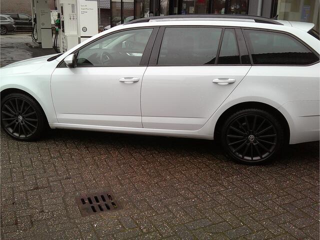 Skoda OCTAVIA Combi 1.0 TSI Greentech Ambition Business Staat in De Krim