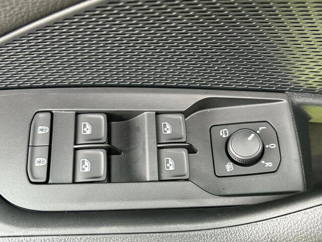 Skoda OCTAVIA Sportline Business 1.5 TSI m-HEV 110 kW / 150 PK Combi | 19'' Lichtmetalen Velgen | Trekhaak wegklapbaar | Winterpakket |