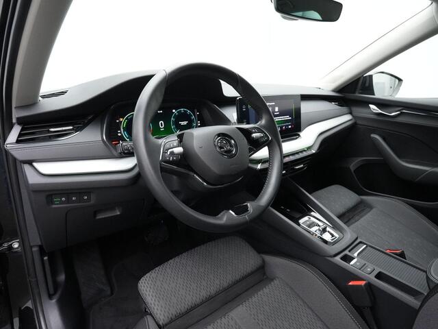 Skoda OCTAVIA Combi 1.4 TSI iV 204 pk PHEV Ambition | Matrix LED | Stuur-/achterbankverwarming | Achteruitrijcamera