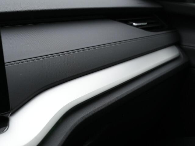 Skoda OCTAVIA Combi 1.4 TSI iV 204 pk PHEV Ambition | Matrix LED | Stuur-/achterbankverwarming | Achteruitrijcamera