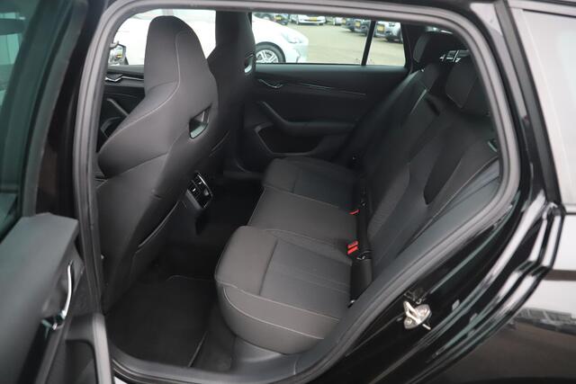 Skoda OCTAVIA Combi 1.0 e-TSI Sport Business Automaat Sportstoelen 16 inch LMV Navigatie Clima Adaptive Cruise Sfeerverlichting Carplay Android PDC