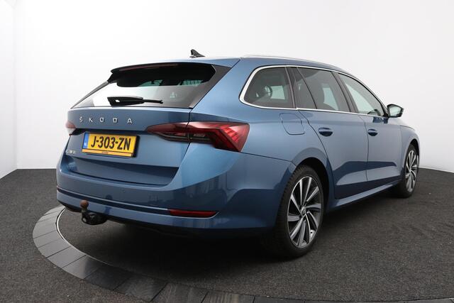 Skoda OCTAVIA Combi 1.5 TSI 150pk First Edition | Panoramadak | Trekhaak | Stoelverwarming |