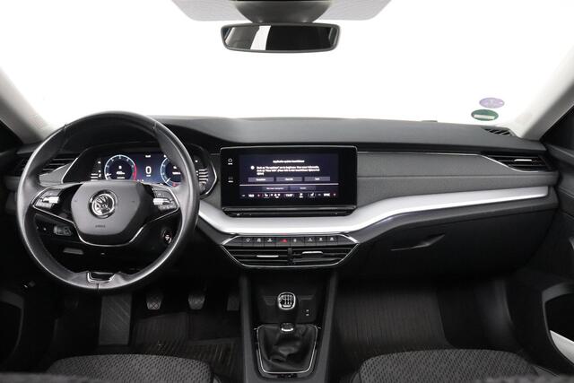 Skoda OCTAVIA Combi 1.5 TSI 150pk First Edition | Panoramadak | Trekhaak | Stoelverwarming |