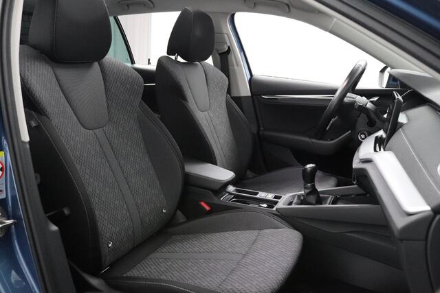 Skoda OCTAVIA Combi 1.5 TSI 150pk First Edition | Panoramadak | Trekhaak | Stoelverwarming |