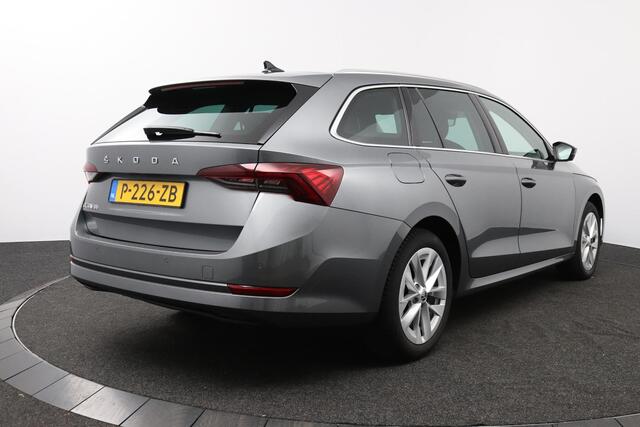 Skoda OCTAVIA Combi 1.0 TSI Business Edition Plus | Stoelverwarming | Sfeerverlichting | Carplay/Android Auto |